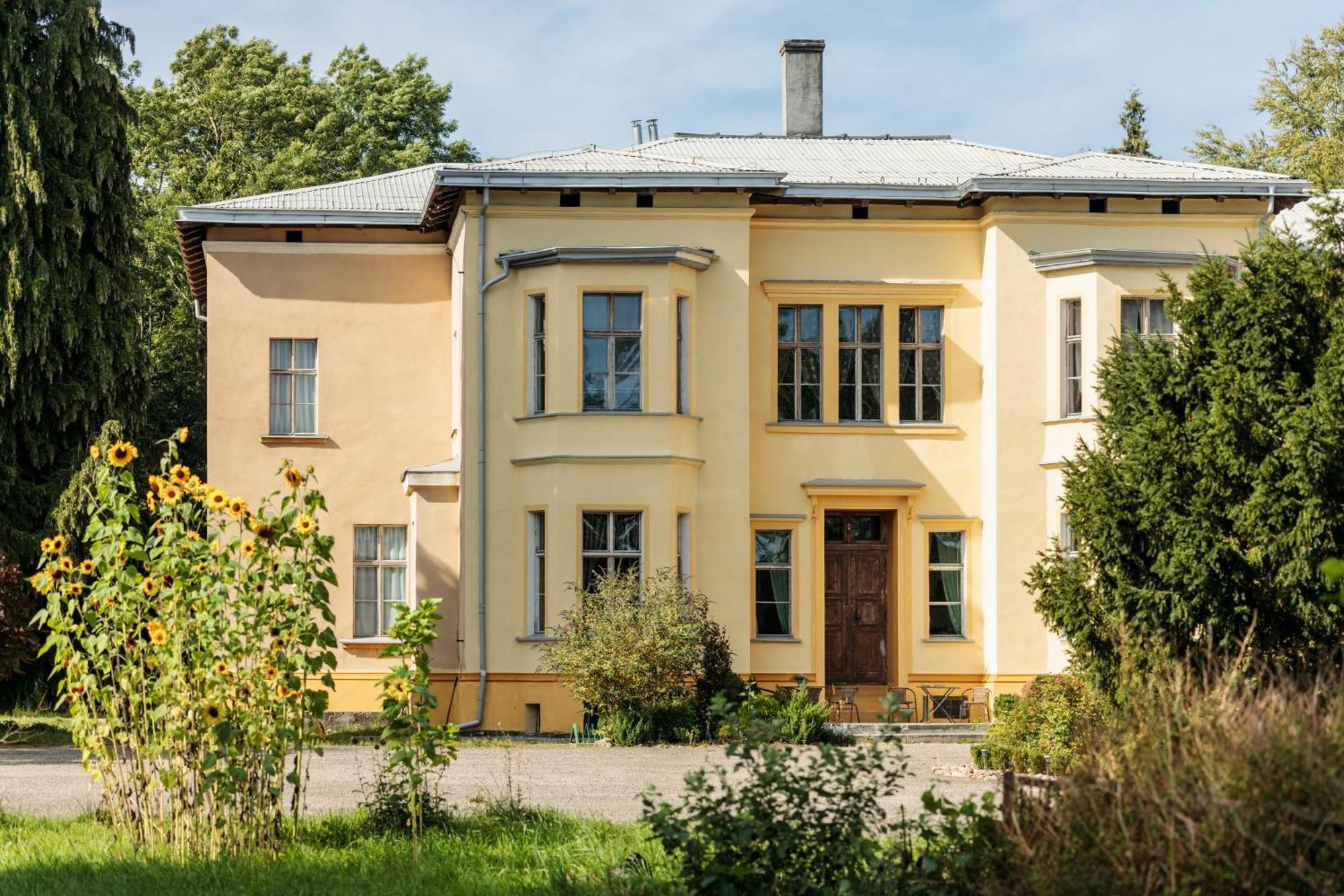 Palac Paprotno Karnice Exterior photo