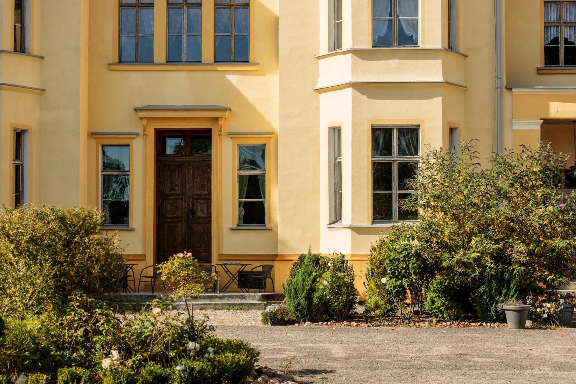 Palac Paprotno Karnice Exterior photo